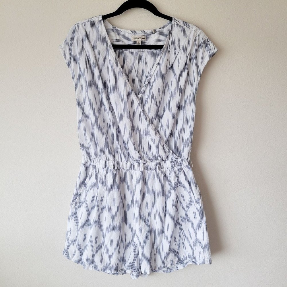 Toad&Co Gray and White Patterned Romper